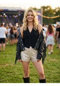 Sinsay - Szorty z cekinami - kremowy. Kolor: kremowy #1