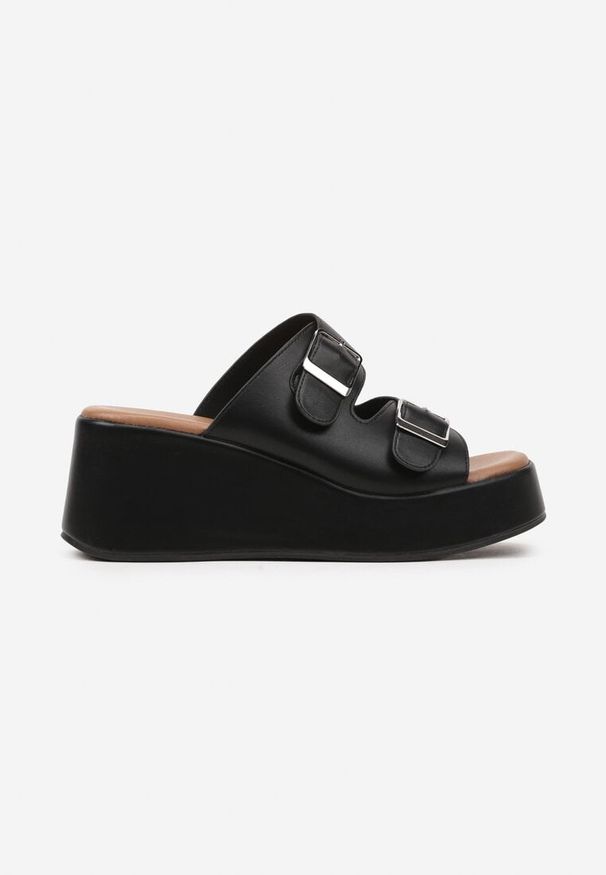 Born2be - Czarne Klapki na Koturnie z Dwoma Paskami i Klamrami Dordexia. Okazja: na co dzień. Kolor: czarny. Materiał: jeans. Wzór: paski. Sezon: lato. Obcas: na koturnie. Styl: casual, elegancki