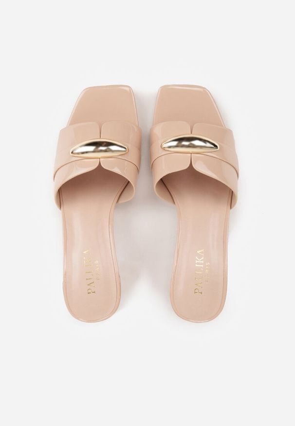 Renee - Beżowe Klapki na Słupku w Eleganckim Stylu Zdobione Podłużną Aplikacją Achythia. Okazja: na co dzień. Kolor: beżowy. Materiał: jeans, satyna. Wzór: aplikacja. Obcas: na słupku. Styl: elegancki