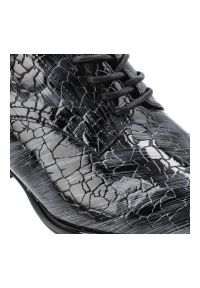 Szare Półbuty Artiker Stylowe Obuwie Damskie Na Obcasie. Okazja: na co dzień. Kolor: szary. Materiał: lakier. Szerokość cholewki: normalna. Wzór: kolorowy, aplikacja. Obcas: na obcasie. Styl: elegancki. Wysokość obcasa: średni #2