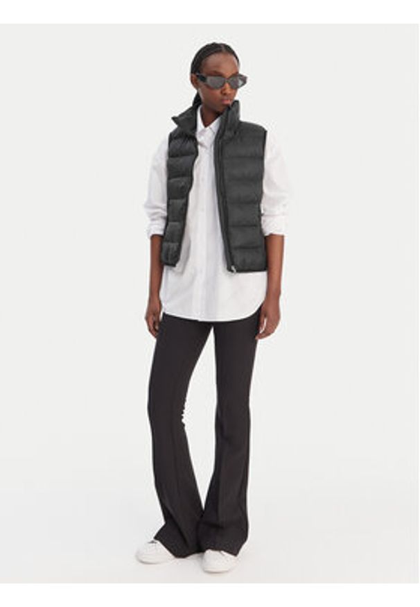 Hugo - HUGO Bezrękawnik Fandinia 50556460 Czarny Regular Fit. Kolor: czarny. Materiał: syntetyk. Długość rękawa: bez rękawów