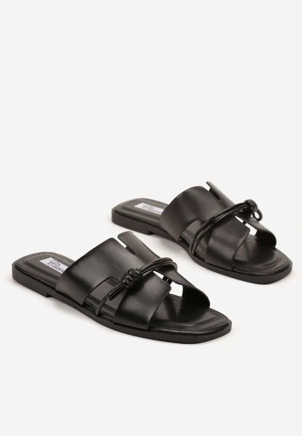 Renee - Czarne Klapki Ozdobione Wiązaniem i Wycięciami Teluna. Okazja: na imprezę, na co dzień. Kolor: czarny. Materiał: jeans. Wzór: aplikacja. Sezon: lato. Styl: elegancki, casual