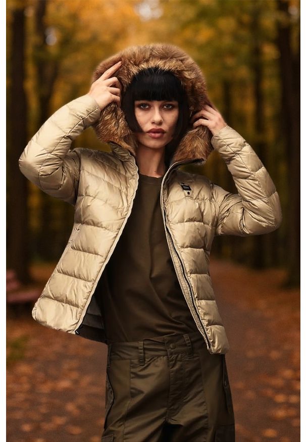 Blauer USA - BLAUER Beżowa damska kurtka Arcadia Short Jackets, Rozmiar S. Kolor: beżowy. Materiał: poliamid, futro