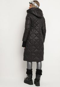 Born2be - Czarna Kurtka za Kolano Pikowana Viphee. Kolor: czarny. Materiał: materiał. Sezon: zima, jesień #6