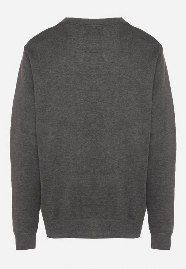 Born2be - Jasnoszary Sweter z Wełną Zdobiony Guzikami przy Dekolcie Acandria. Okazja: na co dzień. Kolekcja: plus size. Kolor: szary. Materiał: wełna. Wzór: aplikacja. Styl: klasyczny, casual, elegancki