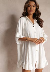 Renee - Biała Mini Sukienka Zapinana na Guziki z Kołnierzykiem Ozdobiona Plisami Steplia. Typ kołnierza: kołnierz z falbankami. Kolor: biały. Wzór: aplikacja. Styl: elegancki. Długość: mini #2