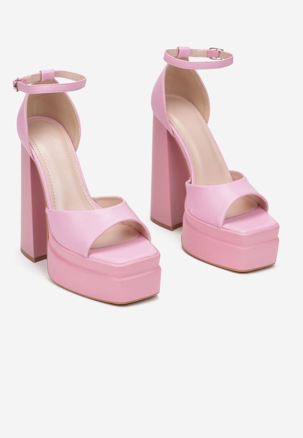 Renee - Różowe Sandały Cassie. Zapięcie: pasek. Kolor: różowy. Materiał: materiał. Wzór: jednolity. Obcas: na obcasie. Wysokość obcasa: średni