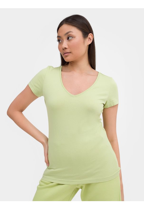 4f - T-shirt regular gładki damski. Typ kołnierza: dekolt w serek. Kolor: zielony. Materiał: bawełna, elastan. Wzór: gładki