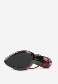 Born2be - Bordowe Lakierowane Klapki na Szpilce Zdobione Paskami i Klamerką Hemdithas. Okazja: na co dzień. Kolor: czerwony. Materiał: lakier. Wzór: aplikacja. Obcas: na szpilce. Styl: wizytowy, casual #2