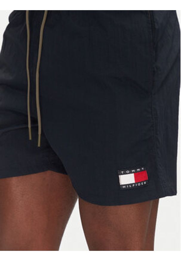 TOMMY HILFIGER - Tommy Hilfiger Szorty kąpielowe UM0UM03455 Granatowy Slim Fit. Kolor: niebieski. Materiał: syntetyk