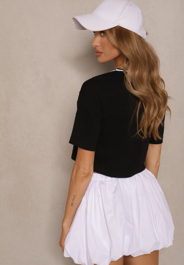 Renee - Czarny T-shirt z Bawełny Ozdobiony Napisem Lireline. Okazja: na co dzień. Kolor: czarny. Materiał: bawełna. Wzór: aplikacja, napisy. Styl: klasyczny, elegancki, casual