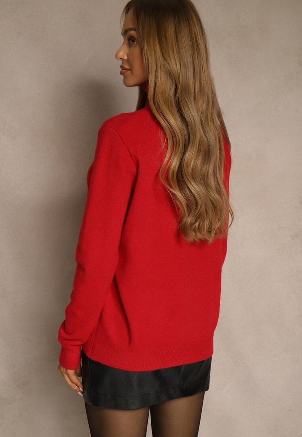 Renee - Czerwony Casualowy Golf z Bawełną i Wełną Reillisa. Okazja: na co dzień. Typ kołnierza: golf. Kolor: czerwony. Materiał: wełna, bawełna. Styl: casual