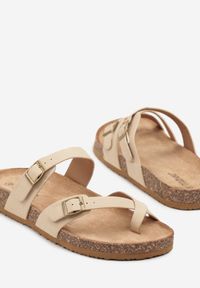 Born2be - Beżowe Klapki Japonki na Korkowej Podeszwie Zdobione Klamrami Idaliora. Okazja: na plażę. Kolor: beżowy. Materiał: jeans. Wzór: aplikacja. Sezon: lato