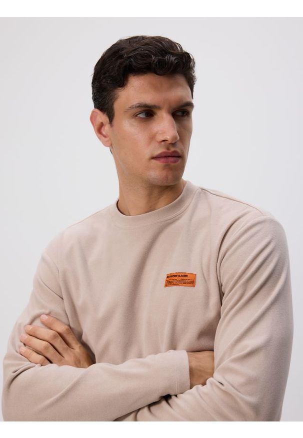 Reserved - Longsleeve regular - beżowy. Kolor: beżowy. Materiał: dzianina. Długość rękawa: długi rękaw. Wzór: gładki