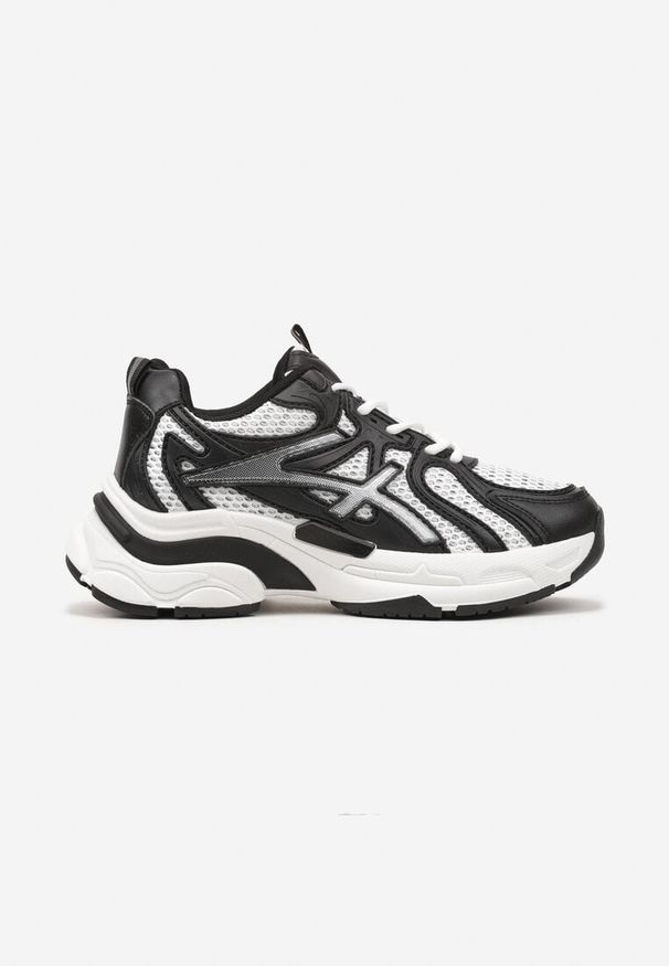Born2be - Czarne Sneakersy na Grubej Podeszwie Ozdobione Tłoczeniem Camilra. Okazja: na co dzień. Kolor: czarny. Materiał: jeans. Wzór: aplikacja. Sezon: lato, wiosna