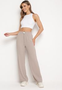 Born2be - Szare Spodnie Szerokie z Gumką w Pasie z Ozdobnym Łańcuszkiem Istaria. Okazja: na co dzień. Kolor: szary. Styl: casual #4