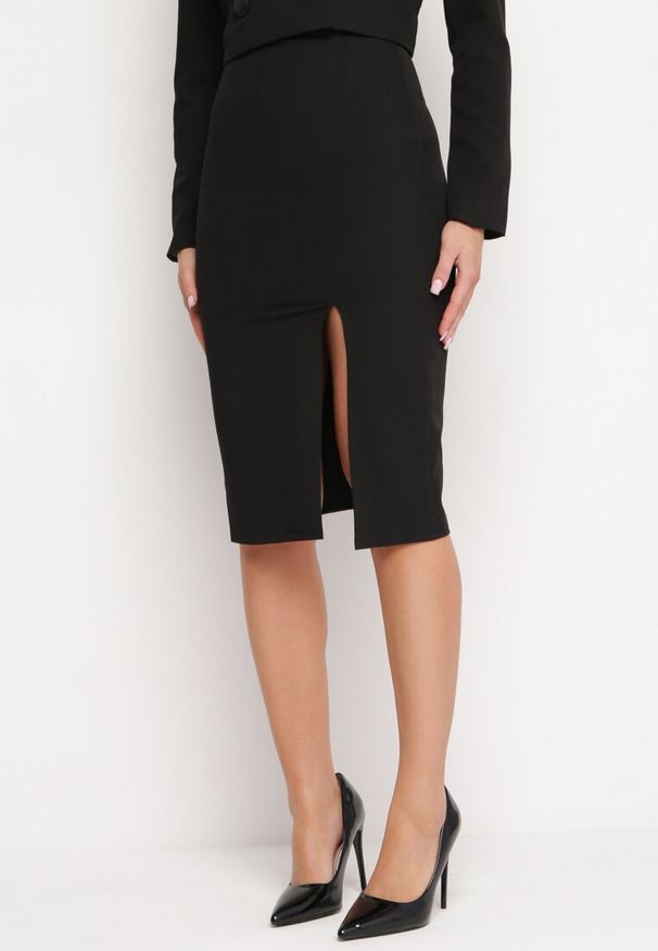 Born2be - Czarna Spódnica Ołówkowa Midi z Rozcięciem Sylinda. Kolor: czarny