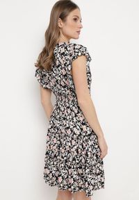 Born2be - Czarno-Beżowa Sukienka z Wiskozy w Kwiatowy Wzór z Kopertowym Dekoltem Avafia. Kolor: czarny. Materiał: wiskoza. Wzór: kwiaty. Sezon: lato. Typ sukienki: kopertowe #2