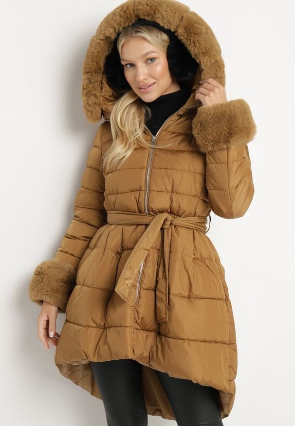 Born2be - Jasnobrązowa Kurtka Nautifa. Kolor: brązowy. Materiał: tkanina, futro. Długość rękawa: długi rękaw. Długość: długie