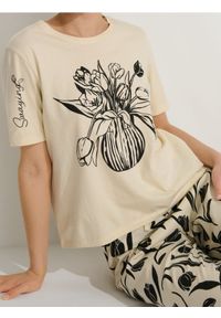 Sinsay - Bawełniana piżama dwuczęściowa z nadrukiem - kremowy. Kolor: kremowy. Materiał: bawełna. Wzór: nadruk #1