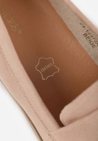 Born2be - Jasnobeżowe Półbuty w Stylu Mokasynów na Koturnie ze Skórzaną Wkładką z Ozdobnym Paskiem Rieva. Okazja: na co dzień, na spotkanie biznesowe. Zapięcie: pasek. Kolor: beżowy. Materiał: skóra. Obcas: na koturnie. Styl: casual, biznesowy, elegancki. Wysokość obcasa: średni #3