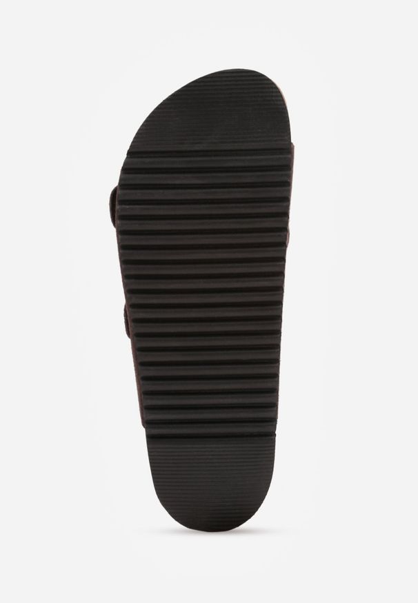 Born2be - Brązowe Klasyczne Klapki z Zamszu Naturalnego z Paskami z Klamrami z Regulacją Realie. Okazja: na co dzień. Kolor: brązowy. Materiał: zamsz. Wzór: paski. Styl: klasyczny