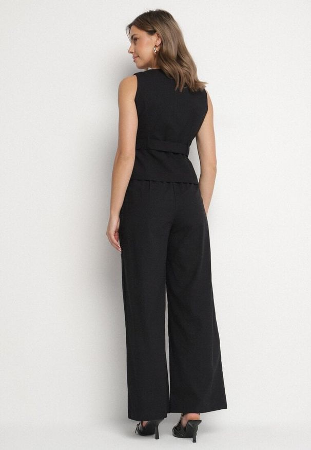 Born2be - Czarny Komplet Garniturowy z Wiskozą Kamizelka z Paskiem i Spodnie Firlivin. Kolor: czarny. Materiał: wiskoza