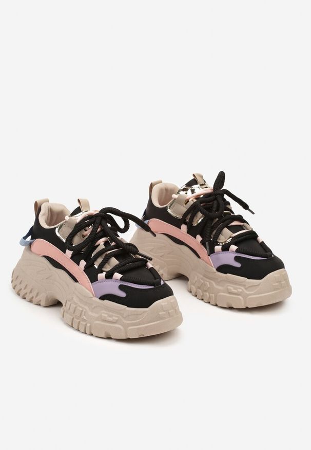 Renee - Czarne Sneakersy na Tłoczonej Platformie Wykończone Podwójnym Sznurowaniem Elirica. Okazja: na co dzień. Zapięcie: sznurówki. Kolor: czarny. Materiał: satyna, jeans. Obcas: na platformie