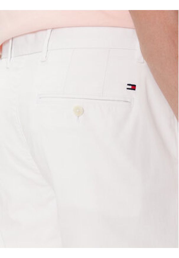 TOMMY HILFIGER - Tommy Hilfiger Chinosy Denton MW0MW25964 Biały Straight Fit. Kolor: biały. Materiał: bawełna