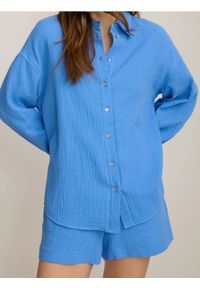 Reserved - Koszula oversize z bawełnianego muślinu - jasnoniebieski. Kolor: niebieski. Materiał: bawełna