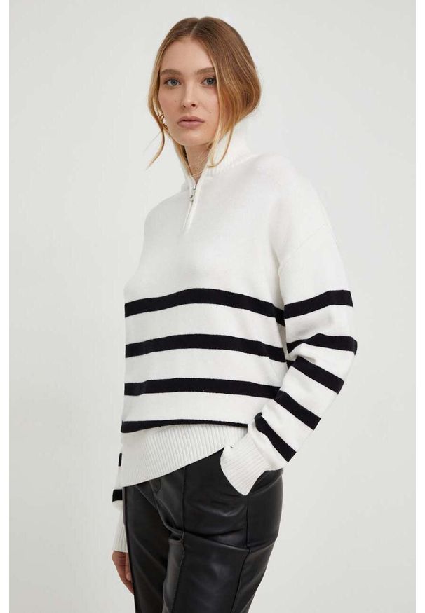 Answear Lab sweter damski kolor beżowy lekki. Kolor: beżowy. Styl: wakacyjny