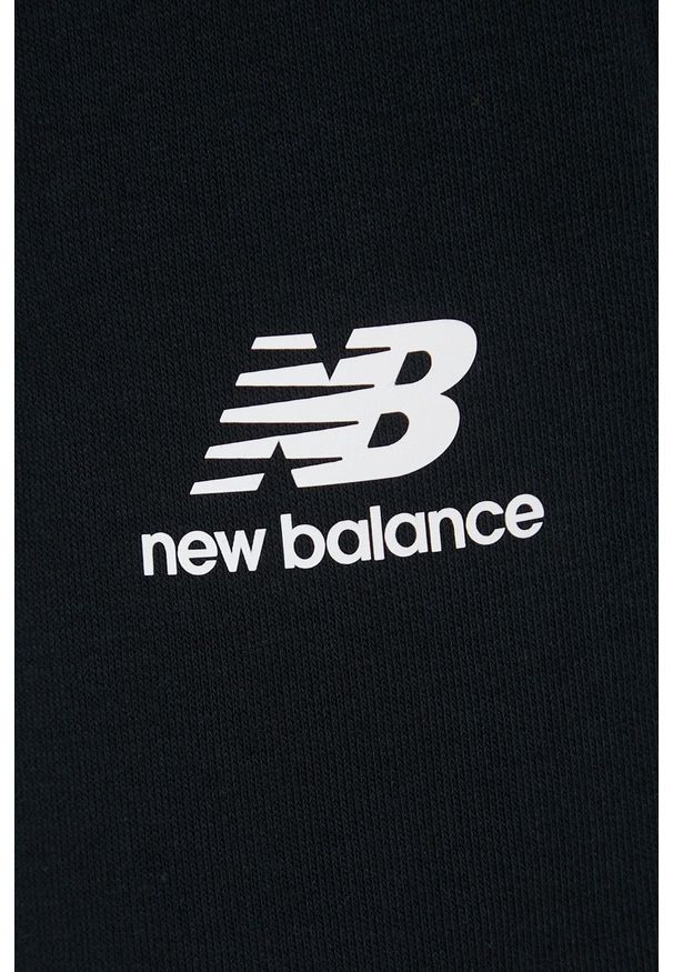 New Balance spodnie dresowe damskie kolor czarny z nadrukiem. Kolor: czarny. Materiał: dresówka. Wzór: nadruk