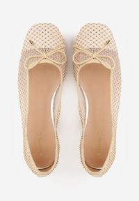 Born2be - Beżowe Siateczkowe Balerinki ze Skórzaną Wkładką Cyrkoniami i Kokardą Ravalana. Okazja: na co dzień, do pracy. Kolor: beżowy. Materiał: skóra. Wzór: aplikacja. Sezon: wiosna. Styl: casual, klasyczny, elegancki #4