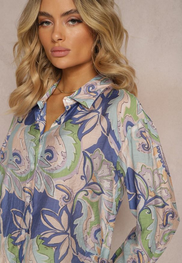 Renee - Niebiesko-Fioletowa Klasyczna Koszula w Abstrakcyjny Print Hastar. Okazja: na co dzień. Kolor: niebieski. Materiał: jeans. Długość rękawa: długi rękaw. Długość: długie. Wzór: nadruk. Styl: klasyczny