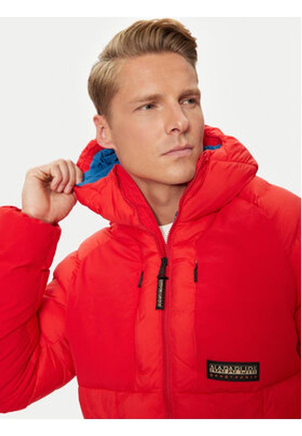Napapijri Kurtka zimowa Moesa NP0A4I1R Czerwony Regular Fit. Kolor: czerwony. Materiał: syntetyk. Sezon: zima
