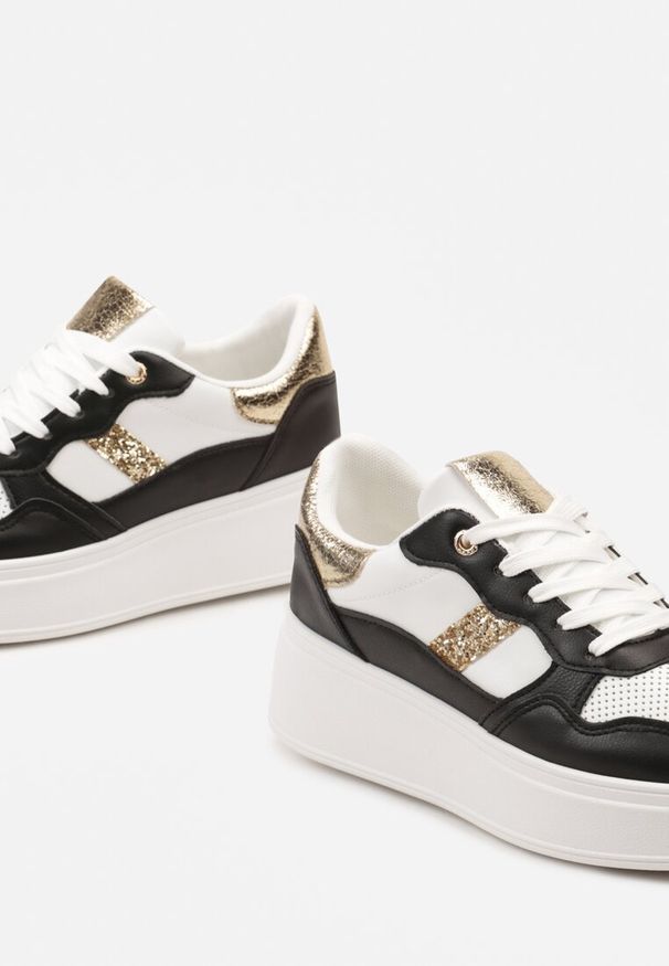 Renee - Czarno-Białe Sneakersy z Ekoskóry za Kostkę ze Sznurowaniami Zdobione Perforacją Raviana. Wysokość cholewki: za kostkę. Nosek buta: okrągły. Zapięcie: sznurówki. Kolor: czarny. Wzór: aplikacja. Obcas: na obcasie. Wysokość obcasa: niski