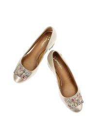 Złote Czółenka Maciejka Eleganckie Obuwie Damskie. Okazja: na co dzień. Kolor: złoty. Materiał: skóra. Obcas: na obcasie. Styl: elegancki. Wysokość obcasa: średni #2