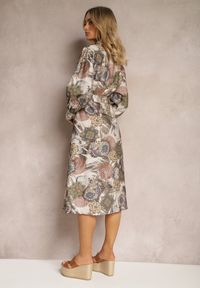 Renee - Niebieska Sukienka o Koszulowym Fasonie Wiązana w Pasie w Ornamentalny Wzór Blikkia. Okazja: na co dzień. Kolor: niebieski. Typ sukienki: koszulowe. Styl: klasyczny, casual, elegancki