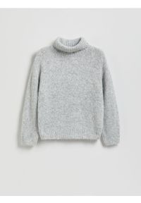 Reserved - Gładki sweter z golfem - jasnoszary. Typ kołnierza: golf. Kolor: szary. Materiał: dzianina. Wzór: gładki #1