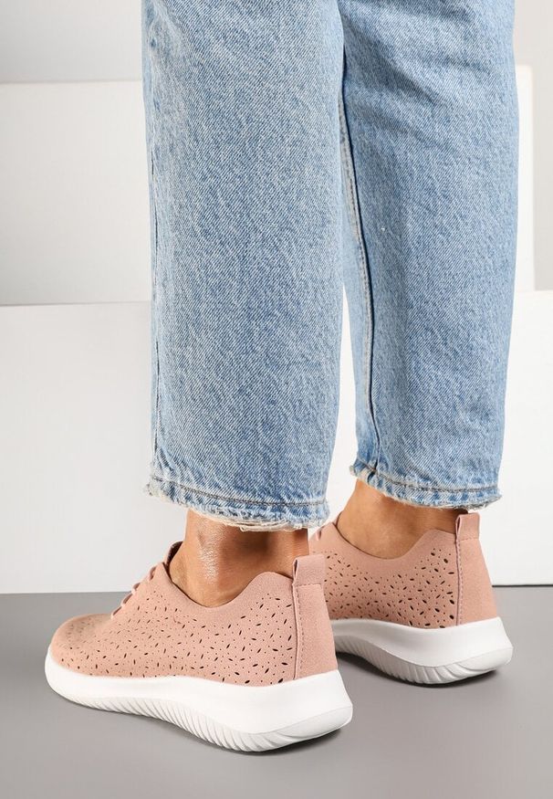 Born2be - Różowe Sneakersy z Ażurową Cholewką Grellio. Okazja: na co dzień. Kolor: różowy. Materiał: jeans. Szerokość cholewki: normalna. Wzór: ażurowy