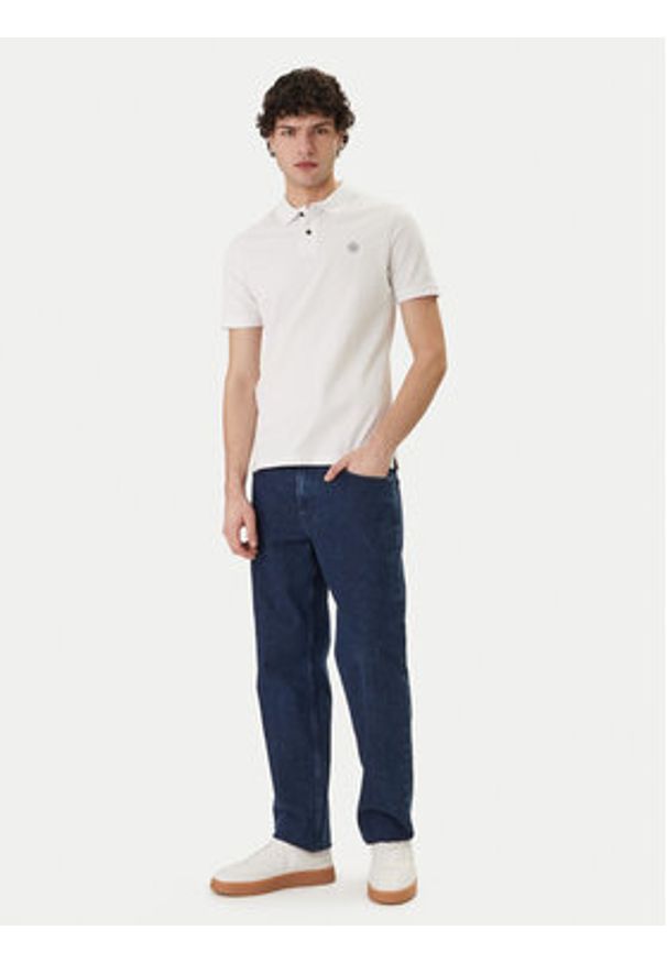 Guess Polo M2YP24 KC9T1 Biały Regular Fit. Typ kołnierza: polo. Kolor: biały. Materiał: bawełna