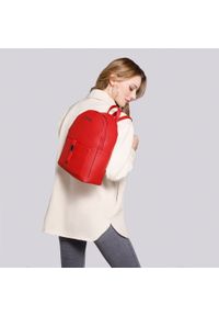 Wittchen - Damski plecak z kieszenią z przodu. Kolor: czerwony. Materiał: skóra ekologiczna. Wzór: paski, aplikacja. Styl: elegancki #2