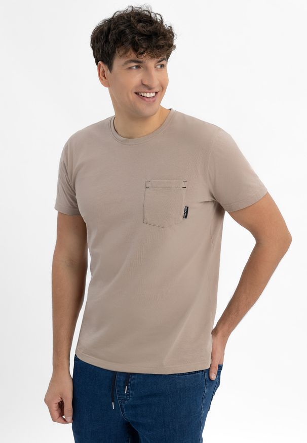 Volcano - Koszulka z kieszenią TM-SVEN. Materiał: bawełna, skóra, materiał. Długość rękawa: krótki rękaw. Długość: krótkie. Wzór: gładki, aplikacja