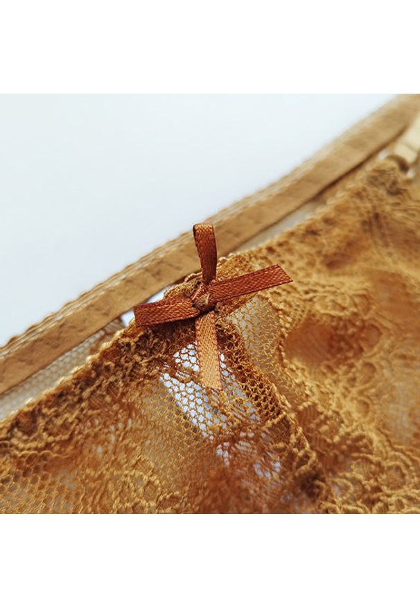 Intica - Koronkowe figi z paskami na biodrach na specjalne okazje Leonella. Kolor: biały. Materiał: koronka. Wzór: koronka