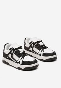 Born2be - Czarno-Białe Sneakersy z Jeansowymi Wstawkami Asailla. Kolor: czarny. Materiał: jeans. Wzór: aplikacja #3