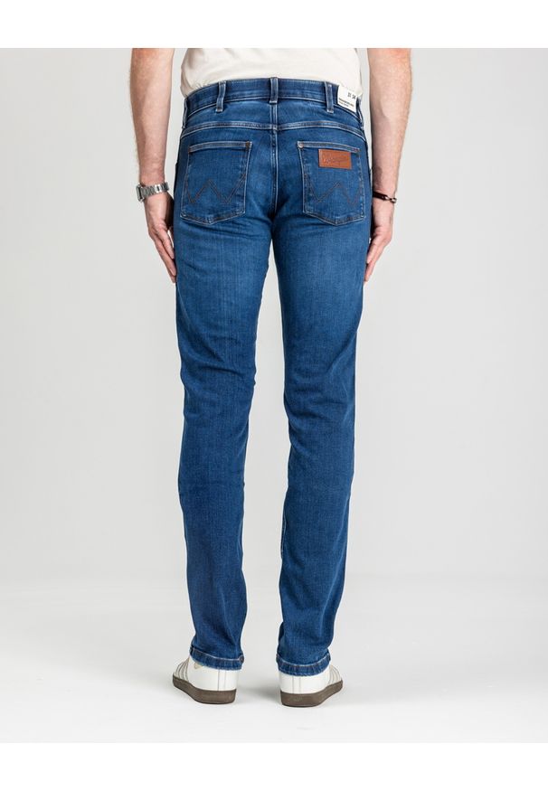 Wrangler - MESKIE SPODNIE WRANGLER GREENSBORO DANDELION SUMMER 112364419