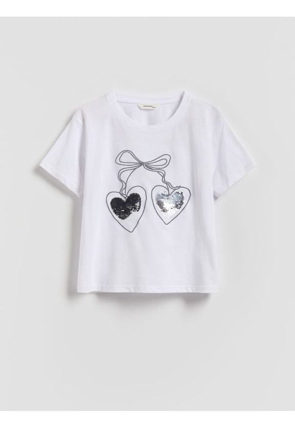 Reserved - T-shirt z cekinową aplikacją - złamana biel. Materiał: bawełna. Długość: krótkie. Wzór: aplikacja