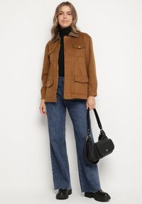 Born2be - Brązowa Przejściowa Kurtka Koszulowa z Kontrastowym Kołnierzem i Kieszeniami Tilora. Okazja: na co dzień. Kolor: brązowy. Materiał: jeans. Styl: casual, klasyczny