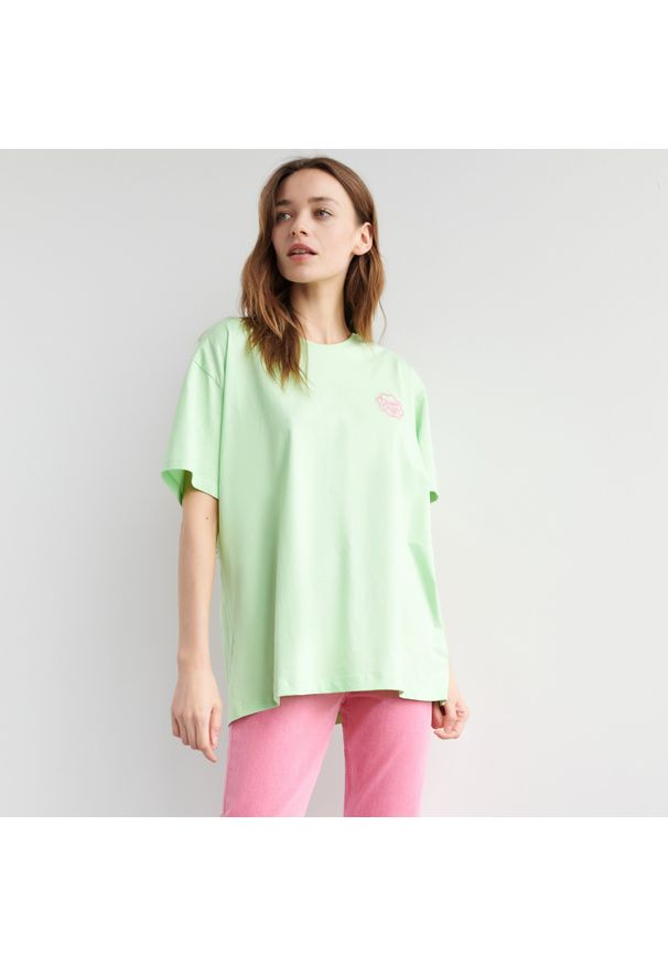 Sinsay - Koszulka z haftem Chupa Chups - Zielony. Kolor: zielony. Wzór: haft