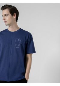 outhorn - T-shirt z haftem męski - granatowy. Okazja: na co dzień. Kolor: niebieski. Materiał: bawełna, dzianina. Wzór: haft. Styl: casual